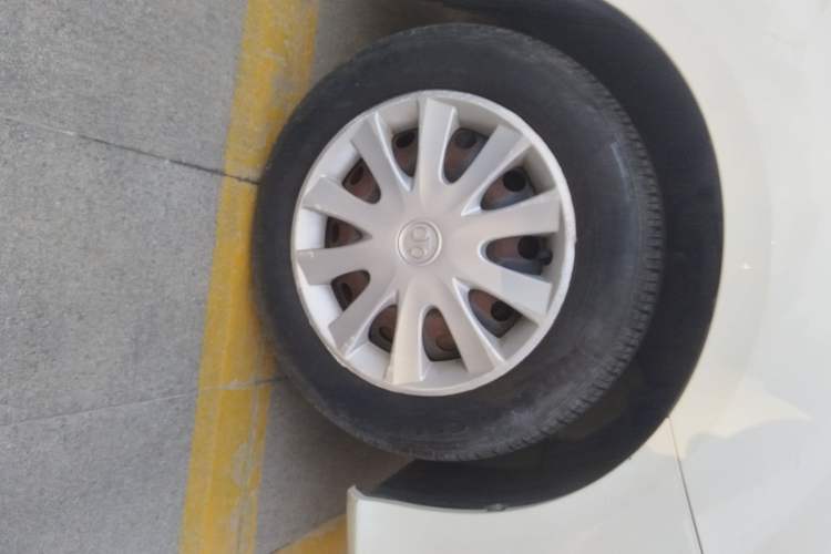 Used BAIC Senova D20 2015 Hatchback 1.3L Manual Joy Edition Right Front Wheel Hub