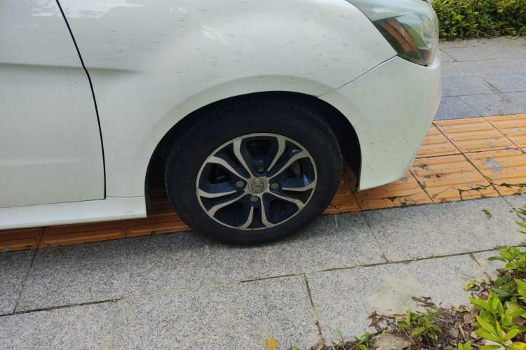 Used BAIC Senova D20 2015 Hatchback 1.5L Automatic Joyful Edition Right Front Wheel Hub
