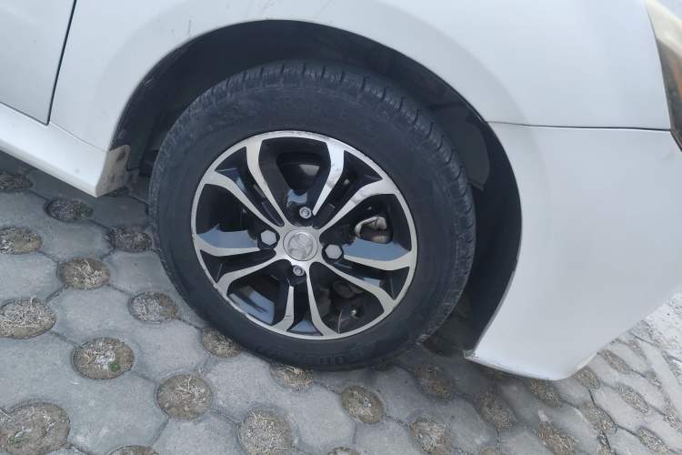 Used BAIC Senova D20 2015 Hatchback 1.5L Automatic Joyful Edition Right Front Wheel Hub