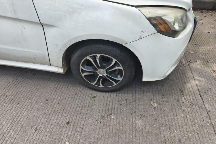 Used BAIC Senova D20 2015 Sedan 1.5L Automatic Lotte Edition Right Front Wheel Hub