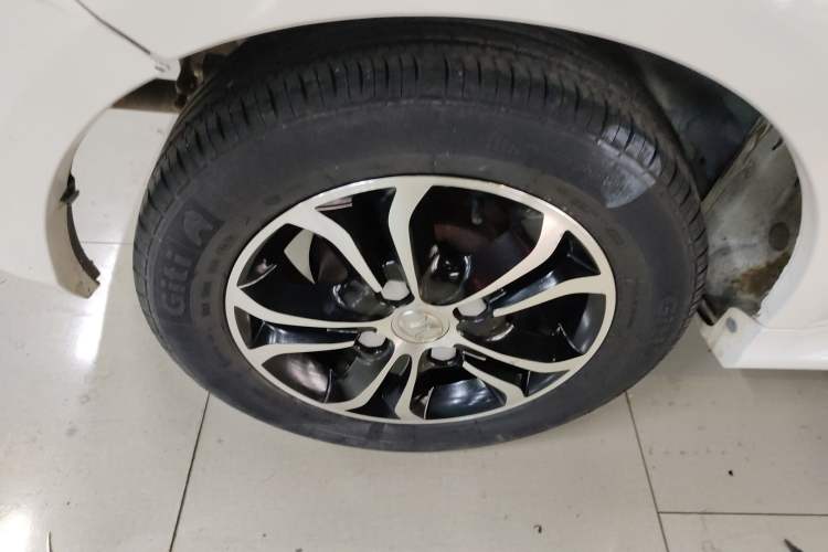 Used BAIC Senova D20 2015 Hatchback 1.5L Automatic Joyful Edition Right Rear Wheel Hub