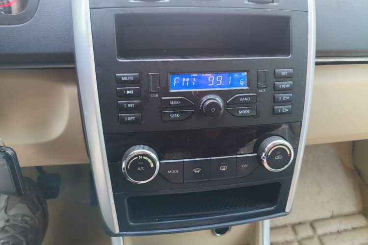 Used BAIC Senova D20 2015 Hatchback 1.3L Manual Joy Edition Audio And AC Panel