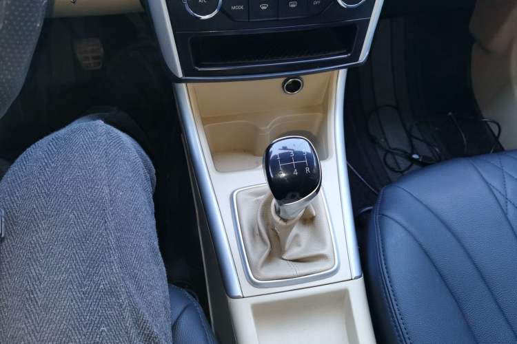 Used BAIC Senova D20 2015 Sedan 1.3L Manual Joy Edition Gear Lever
