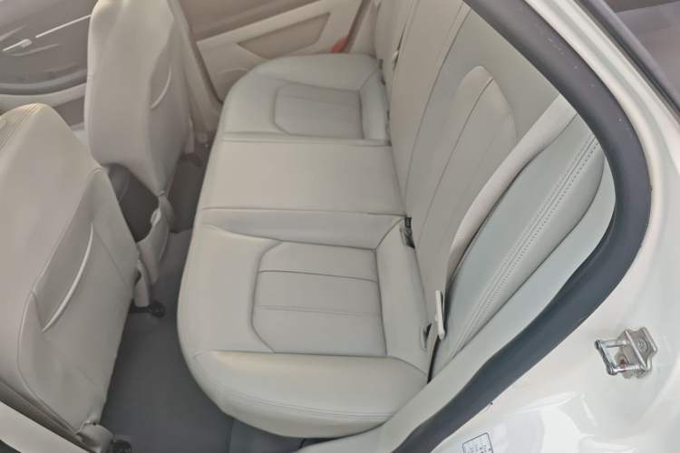 Used BAIC Senova D50 2014 1.5L manual comfort version Interior 1