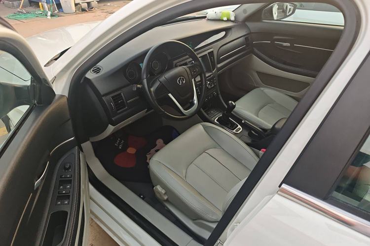 Used BAIC Senova D50 2014 1.5L manual comfort version Interior 2