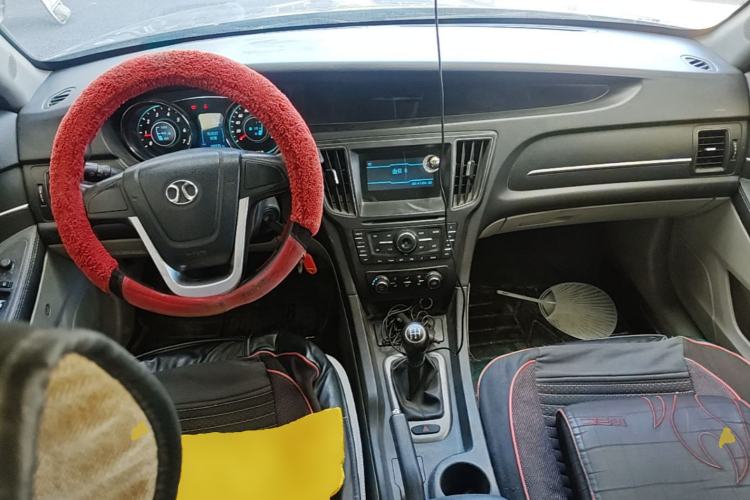 Used BAIC Senova D50 2014 1.5L manual standard version Center Console