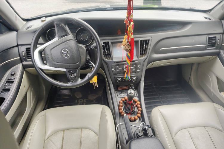 Used BAIC Senova D50 2014 1.5L manual comfort version Center Console