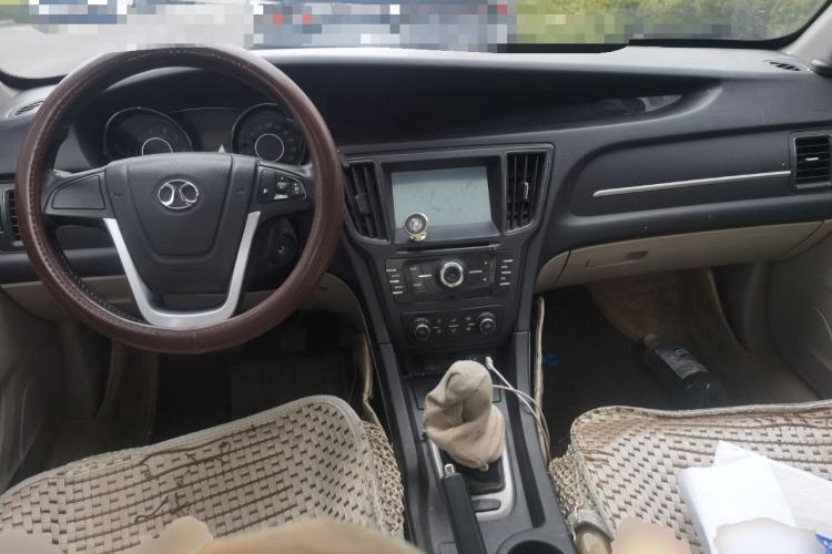 Used BAIC Senova D50 2014 1.5L manual comfort version Center Console