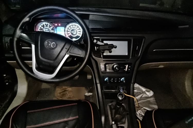 Used BAIC Senova D50 2014 1.5L manual standard version Center Console