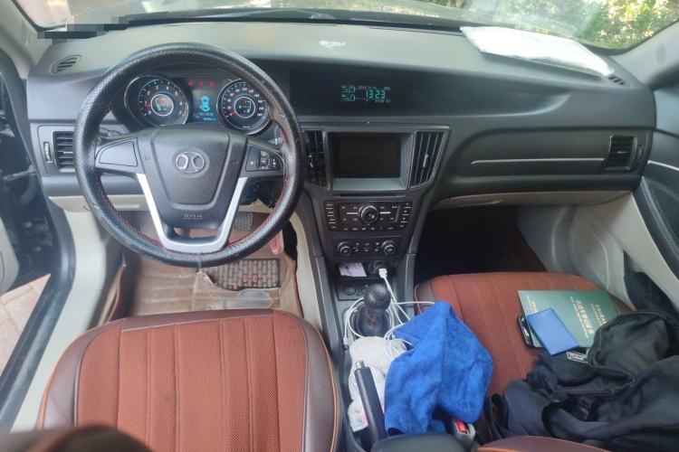 Used BAIC Senova D50 2014 1.5L manual comfort version Center Console