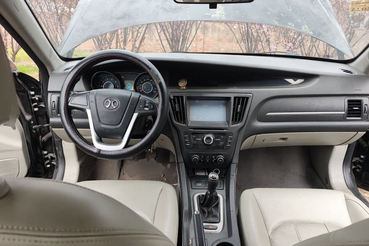 Used BAIC Senova D50 2014 1.5L manual comfort version Center Console