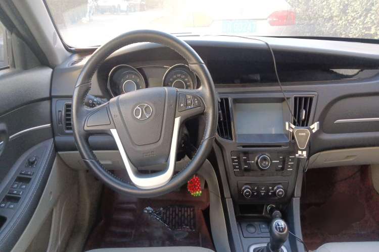 Used BAIC Senova D50 2014 1.5L manual comfort version Center Console