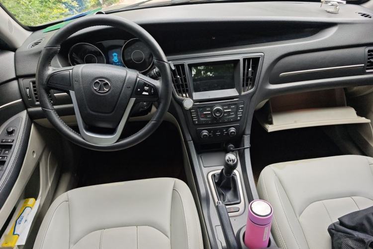 Used BAIC Senova D50 2014 1.5L manual comfort version Center Console