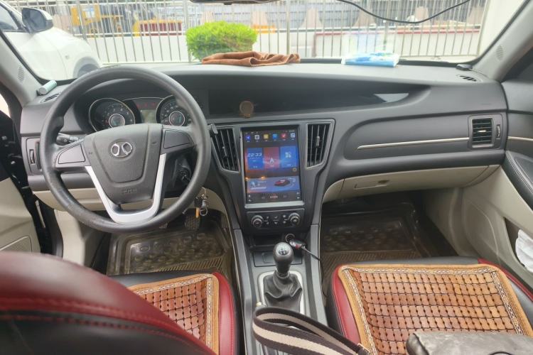 Used BAIC Senova D50 2014 1.5L manual standard version Center Console