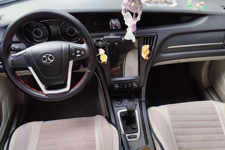 Used BAIC Senova D50 2014 1.5L manual comfort version Center Console