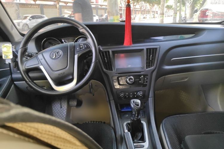 Used BAIC Senova D50 2014 1.5L manual comfort version Center Console