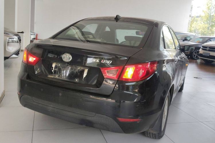 Used BAIC Senova D50 2014 1.5L manual standard version Exterior 5