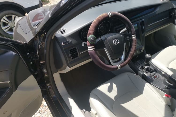 Used BAIC Senova D50 2014 1.5L manual comfort version Interior 2