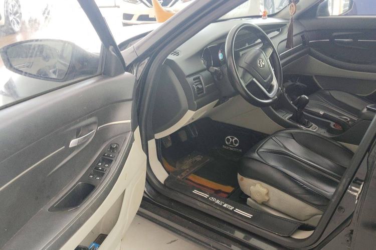 Used BAIC Senova D50 2014 1.5L manual standard version Interior 3