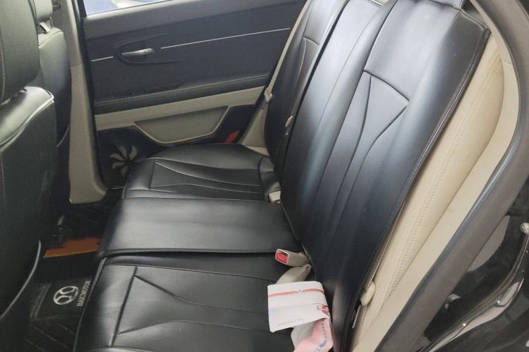 Used BAIC Senova D50 2014 1.5L manual standard version Interior 4