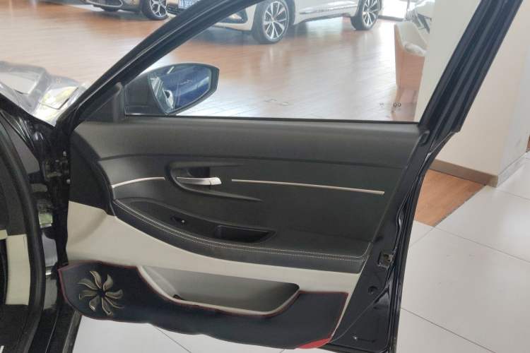 Used BAIC Senova D50 2014 1.5L manual standard version Interior 5