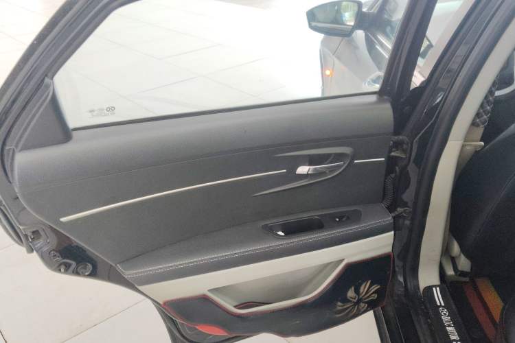 Used BAIC Senova D50 2014 1.5L manual standard version Interior 8