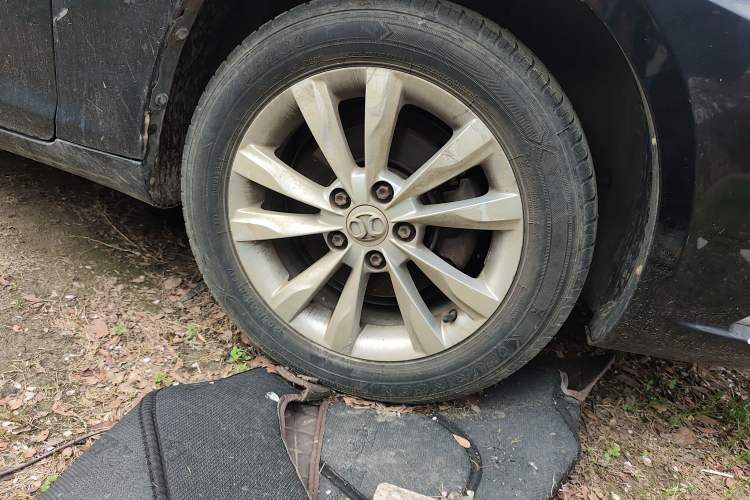 Used BAIC Senova D50 2014 1.5L manual comfort version Right Front Wheel Hub