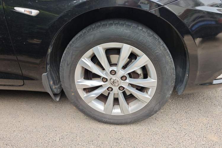 Used BAIC Senova D50 2014 1.5L manual comfort version Right Front Wheel Hub