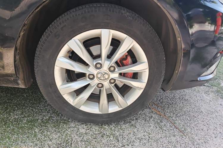 Used BAIC Senova D50 2014 1.5L manual comfort version Right Front Wheel Hub