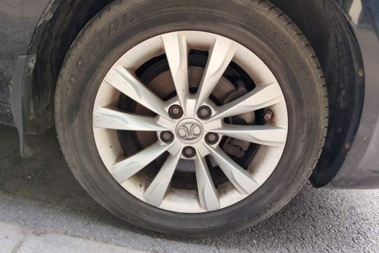 Used BAIC Senova D50 2014 1.5L manual comfort version Right Front Wheel Hub