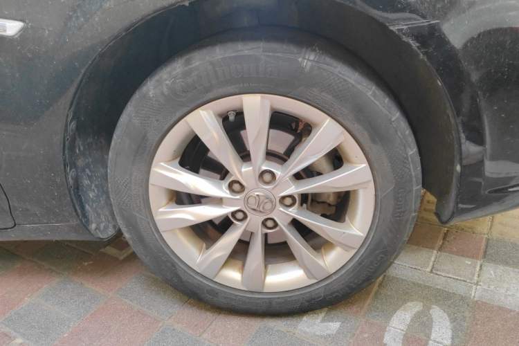 Used BAIC Senova D50 2014 1.5L manual comfort version Right Front Wheel Hub