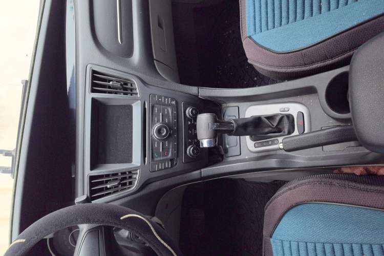 Used BAIC Senova D50 2014 1.5L CVT Standard Edition Audio And AC Panel