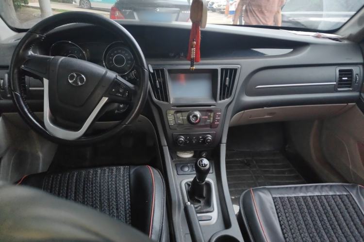 Used BAIC Senova D50 2014 1.5L manual comfort version Center Console