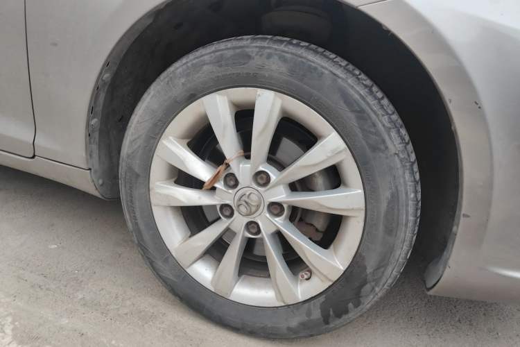 Used BAIC Senova D50 2014 1.5L manual comfort version Right Front Wheel Hub