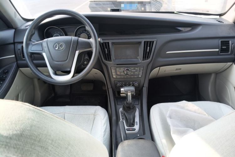 Used BAIC Senova D50 2014 1.5L CVT Standard Edition Center Console