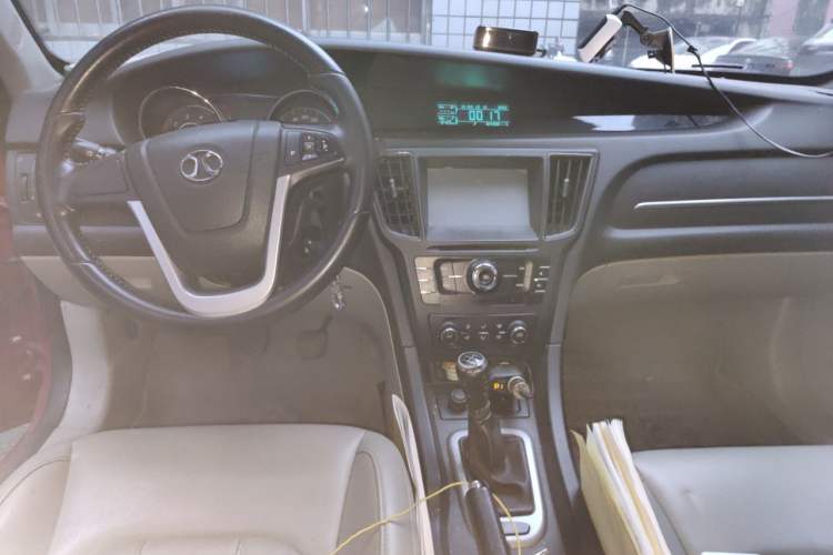 Used BAIC Senova D50 2014 1.5L manual comfort version Center Console