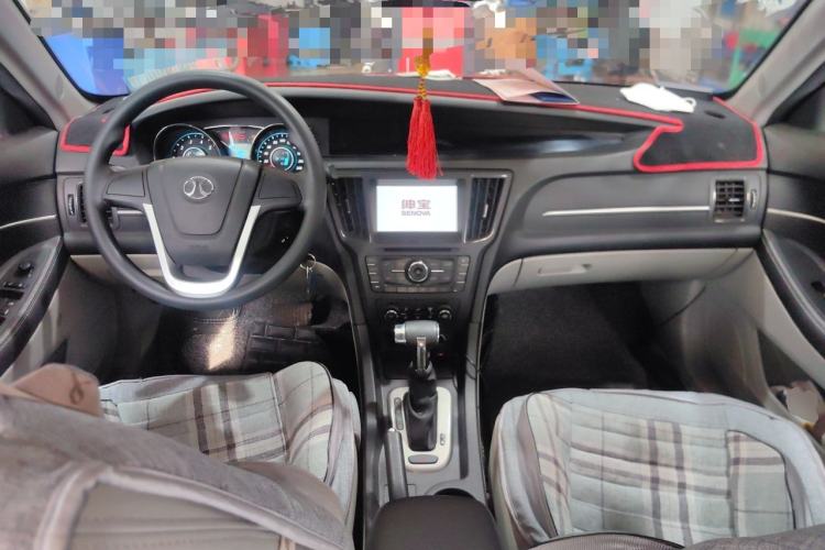Used BAIC Senova D50 2014 1.5L CVT Standard Edition Center Console