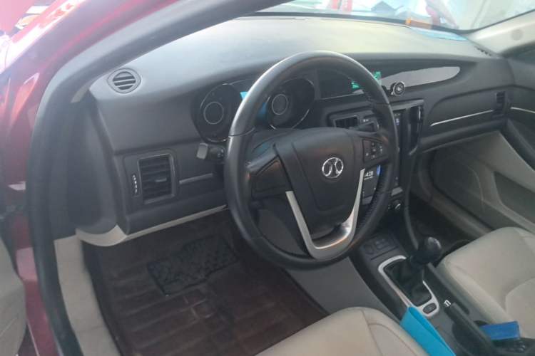 Used BAIC Senova D50 2014 1.5L manual comfort version Center Console