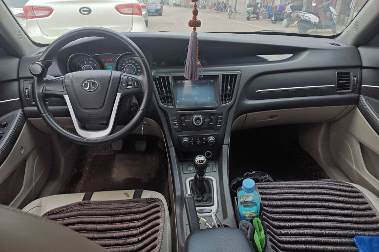 Used BAIC Senova D50 2014 1.5L manual comfort version Center Console