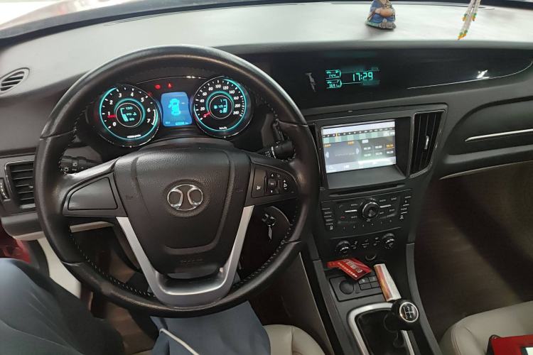 Used BAIC Senova D50 2014 1.5L manual comfort version Center Console