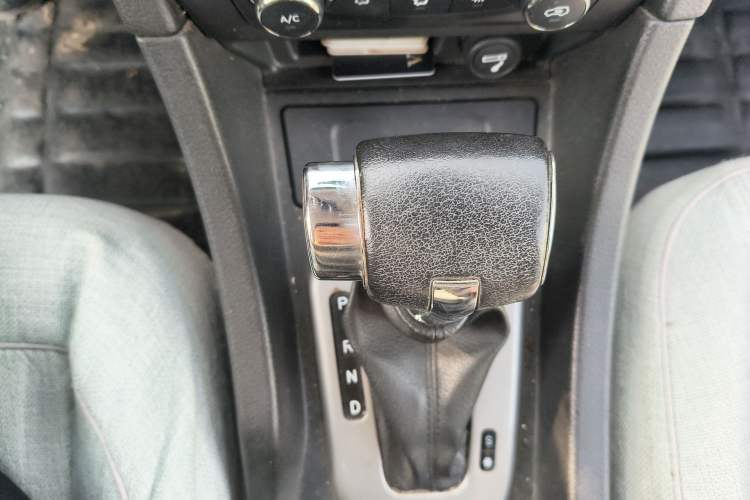 Used BAIC Senova D50 2014 1.5L CVT Standard Edition Gear Lever