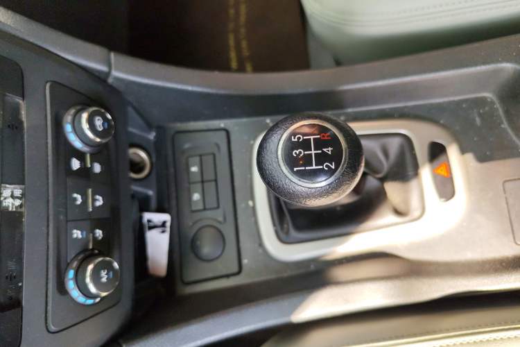 Used BAIC Senova D50 2014 1.5L manual comfort version Gear Lever