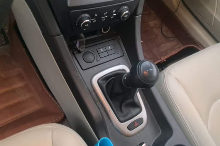 Used BAIC Senova D50 2014 1.5L manual comfort version Gear Lever