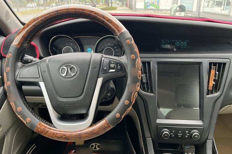 Used BAIC Senova D50 2014 1.5L manual comfort version Interior 2