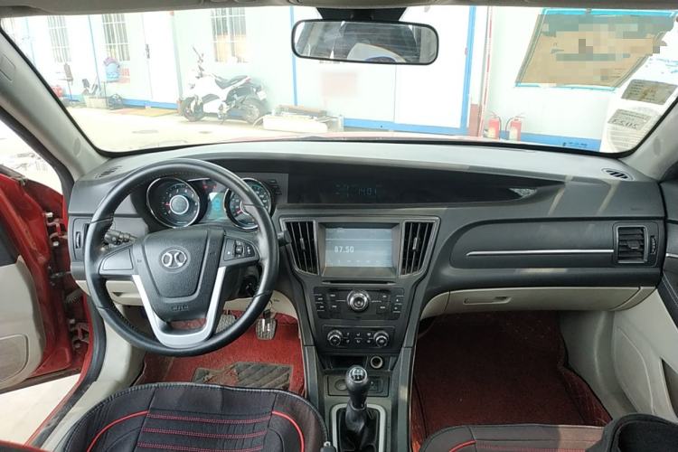 Used BAIC Senova D50 2014 1.5L manual comfort version Interior 2