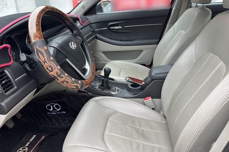 Used BAIC Senova D50 2014 1.5L manual comfort version Interior 3
