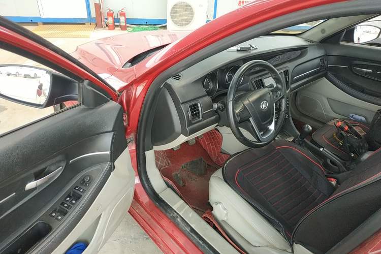 Used BAIC Senova D50 2014 1.5L manual comfort version Interior 3