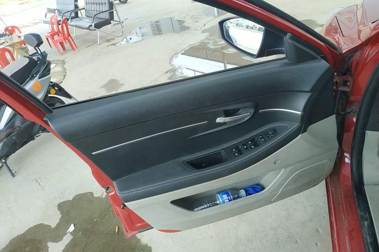 Used BAIC Senova D50 2014 1.5L manual comfort version Interior 7