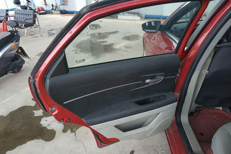 Used BAIC Senova D50 2014 1.5L manual comfort version Interior 8