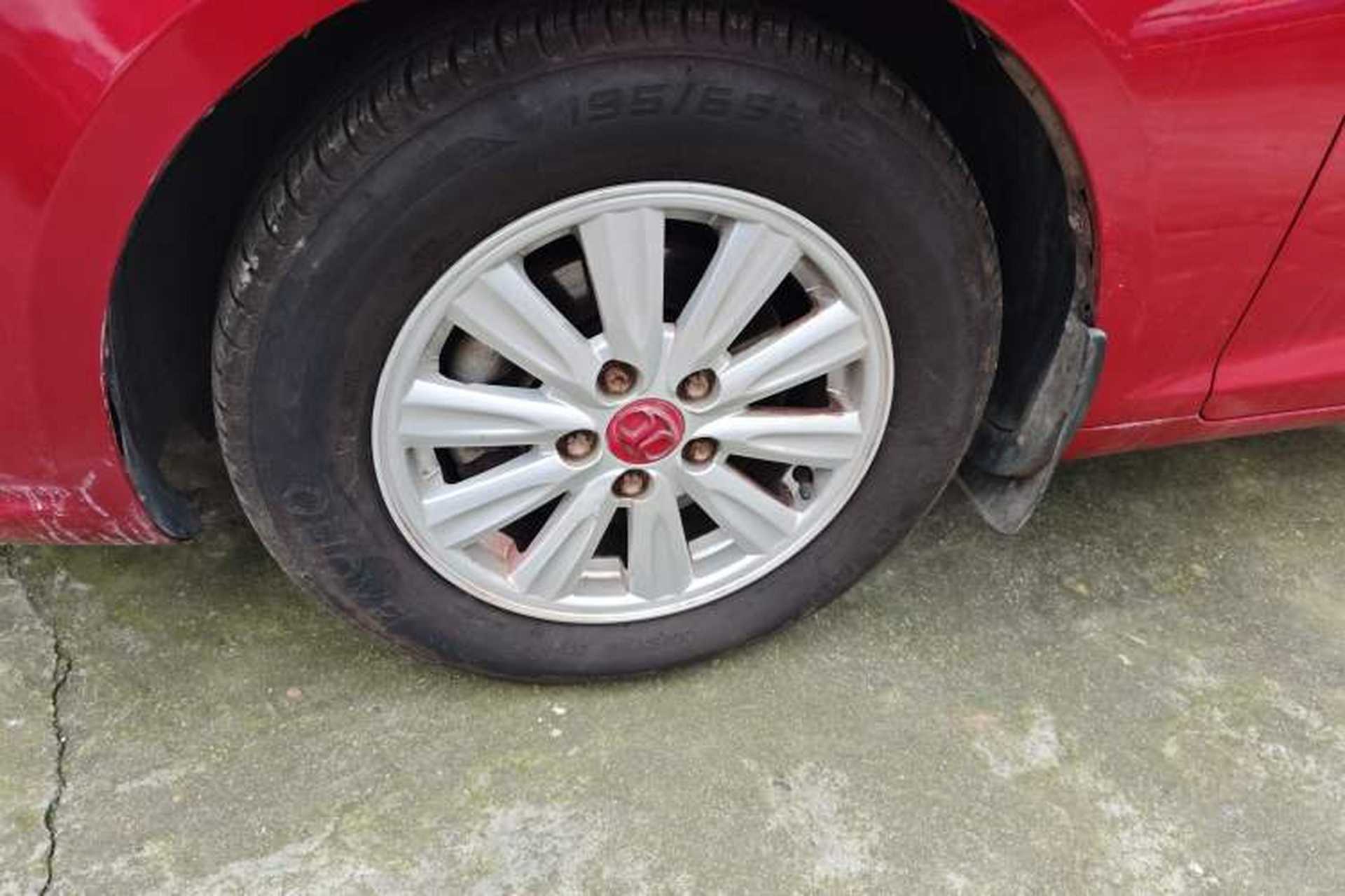 Used BAIC Senova D50 2014 1.5L CVT Standard Edition Left Front Wheel Hub